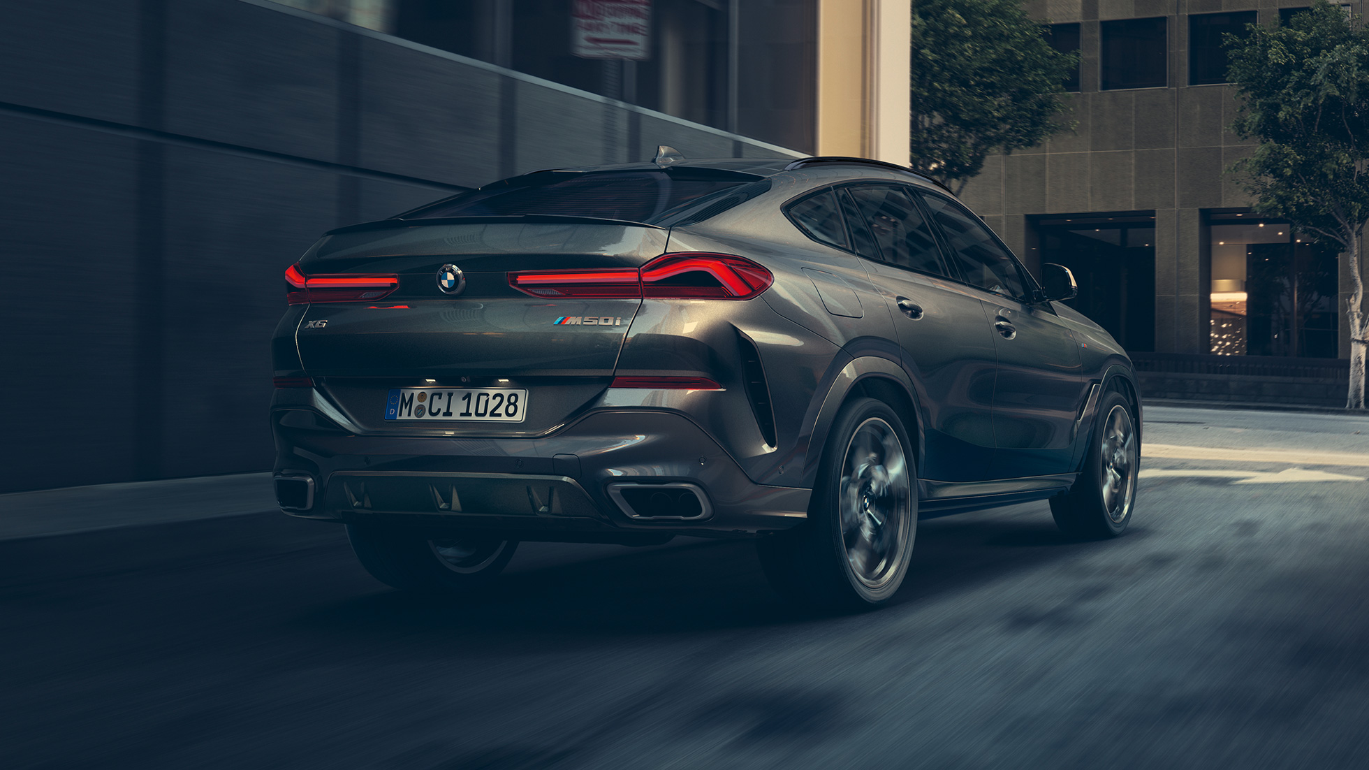 Adaptivt M understell Professional. BMW X6 sett fra hekken.