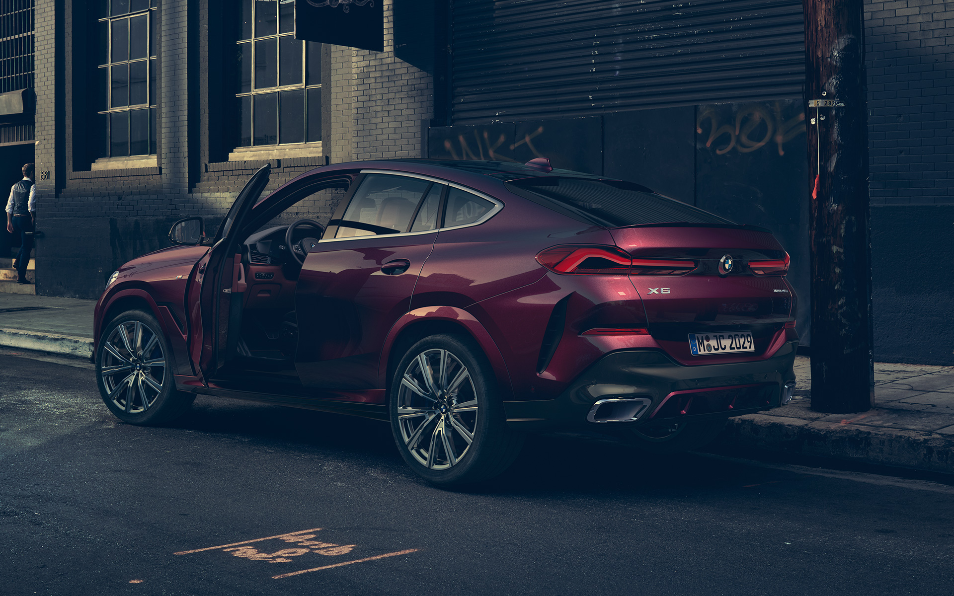 Sett skrått bakfra BMW X6 Individual G06 2019 BMW X6 Individual G06 2019 Ametrin metallic Sett skrått bakfra