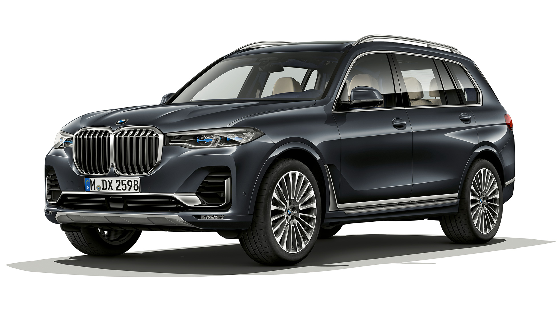 BMW X7 med Pure Excellence-design BMW X7 med Pure Excellence-design sett skrått forfra i studio
