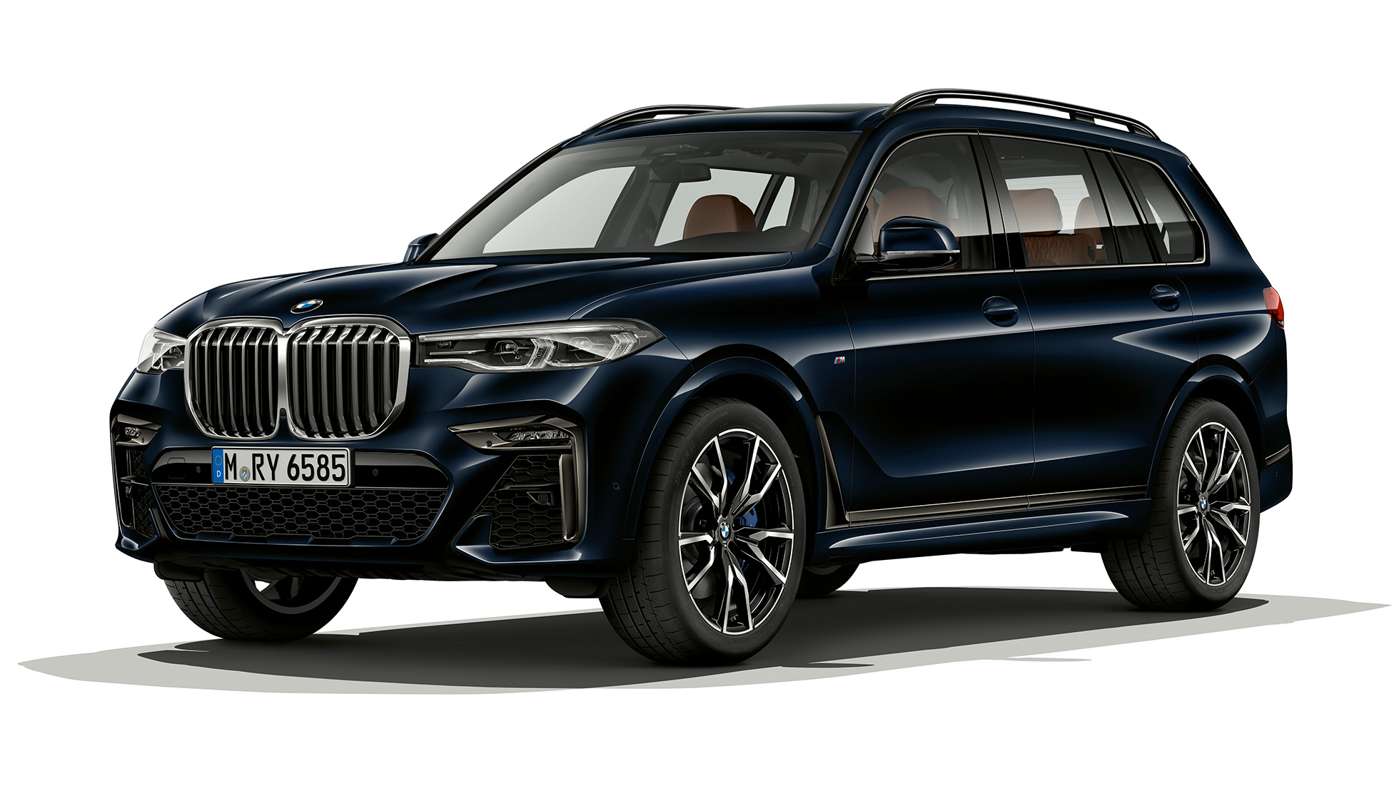 BMW X7 med M Sportspakke BMW X7 med M Sportspakke sett skrått forfra i studio