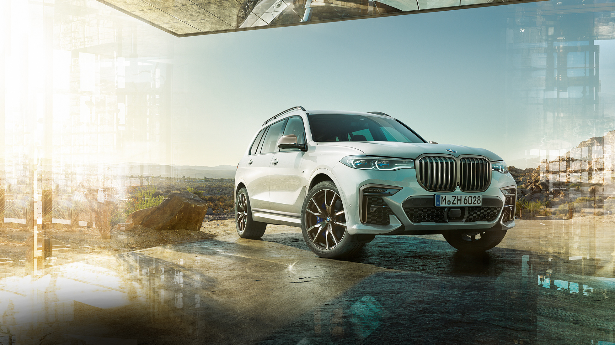 BMW X7 M50d sett skrått forfra Parkert hvit BMW X7 M50d sett skrått forfra