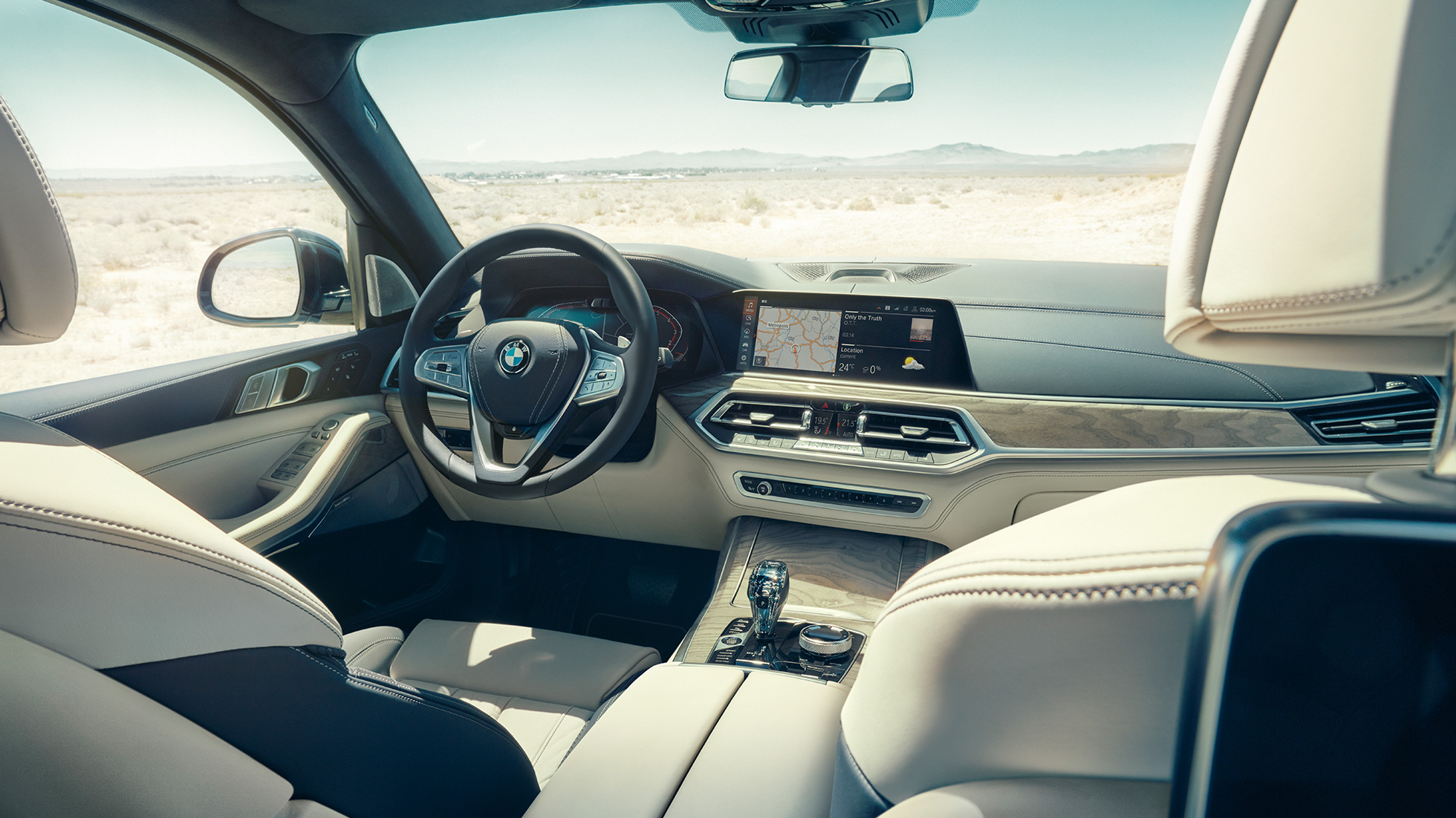 BMW X7 førerplass Innvendig design i BMW X7, førerplass med sportsratt i skinn, G07 2019