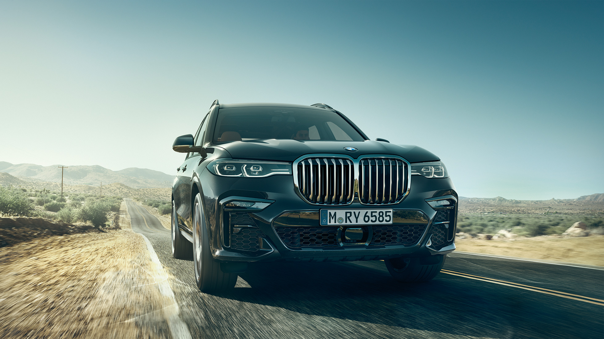 BMW X7 front BMW X7 i antikkgrå, utvendig design, front fra froskeperspektiv, G07 2019