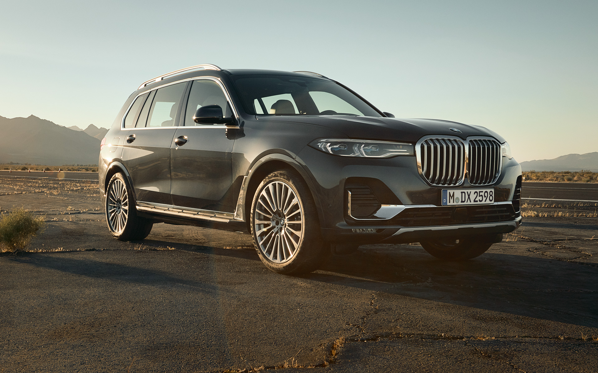 BMW X7 med Executive Drive Pro G07 2019 sett skrått bakfra BMW X7 med Executive Drive Pro G07 2019 sett skrått bakfra