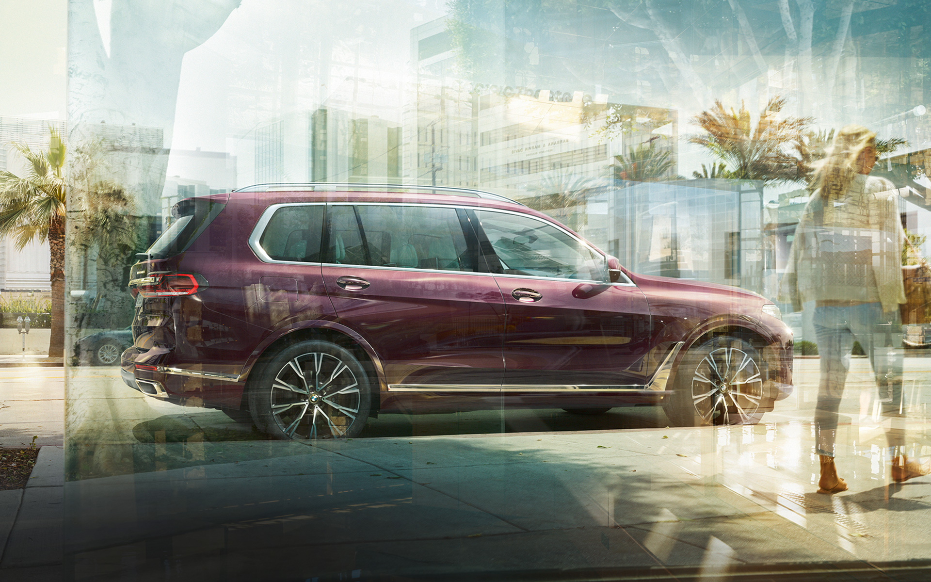 BMW X7 Individual xDrive40i G07 2018 ametrin metallic sett fra siden stående i bylandskap BMW X7 Individual xDrive40i G07 2018 ametrin metallic sett fra siden stående i bylandskap