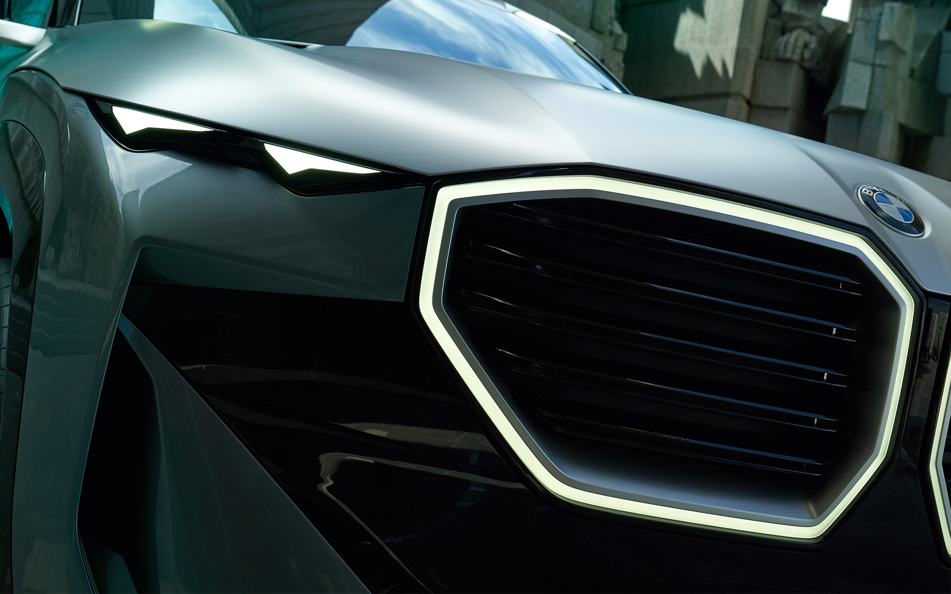 BMW Concept XM (G09) sett forfra stående nærbilde frontgrill BMW Concept XM (G09) sett forfra stående nærbilde frontgrill