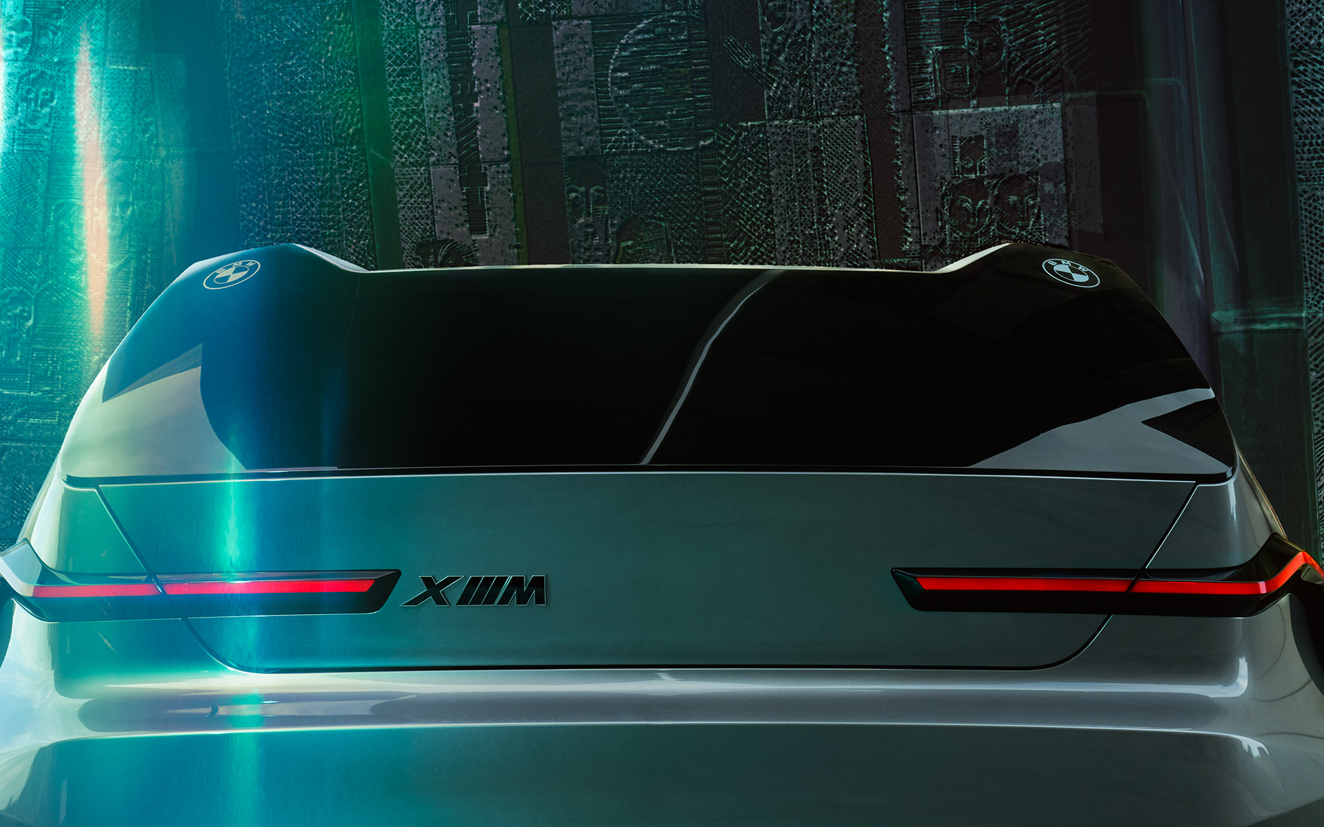 BMW Concept XM (G09) sett bakfra stående nærbilde bakrute BMW Concept XM (G09) sett bakfra stående nærbilde bakrute