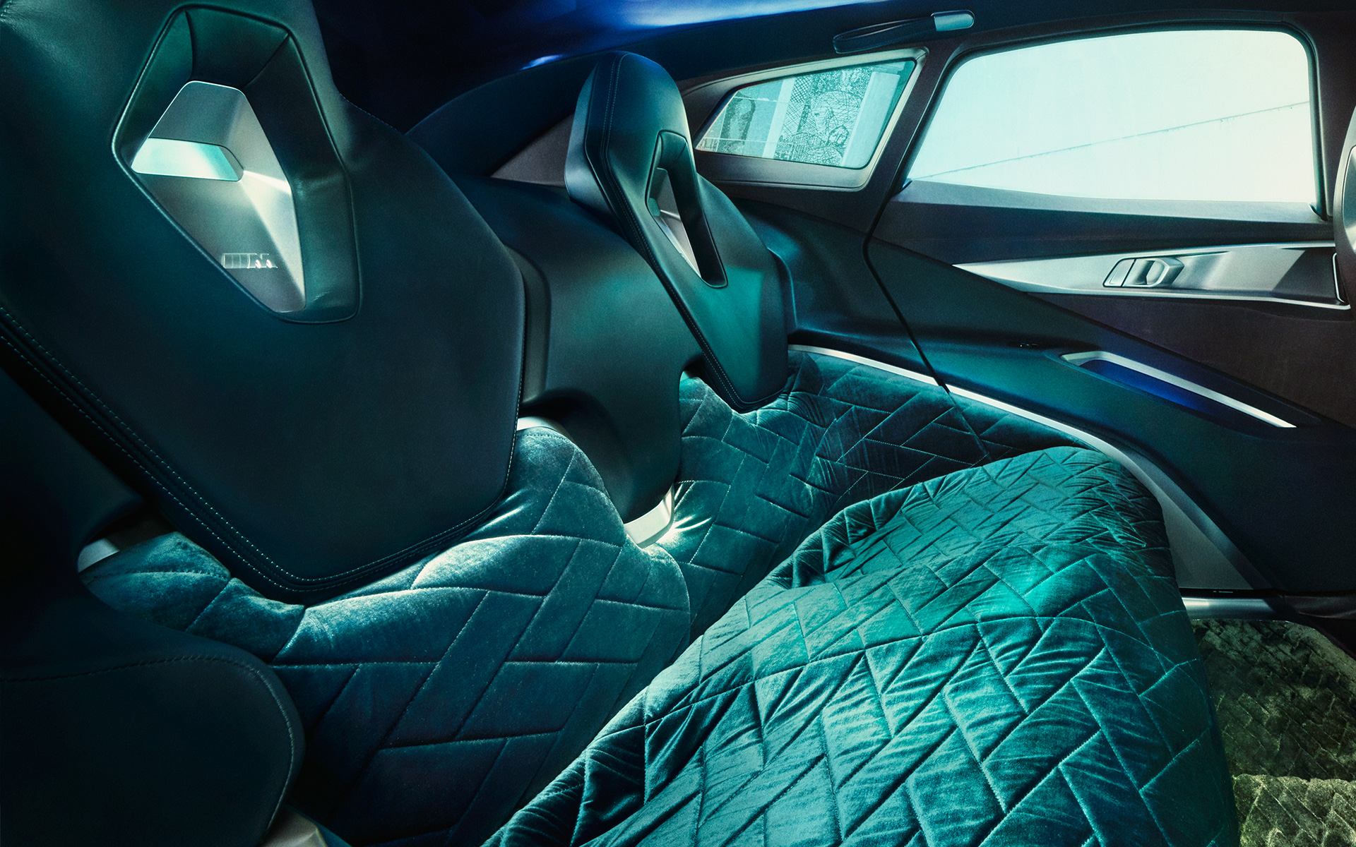BMW Concept XM (G09) sett innenfra bak i kupéen nærbilde lounge BMW Concept XM (G09) sett innenfra bak i kupéen nærbilde lounge