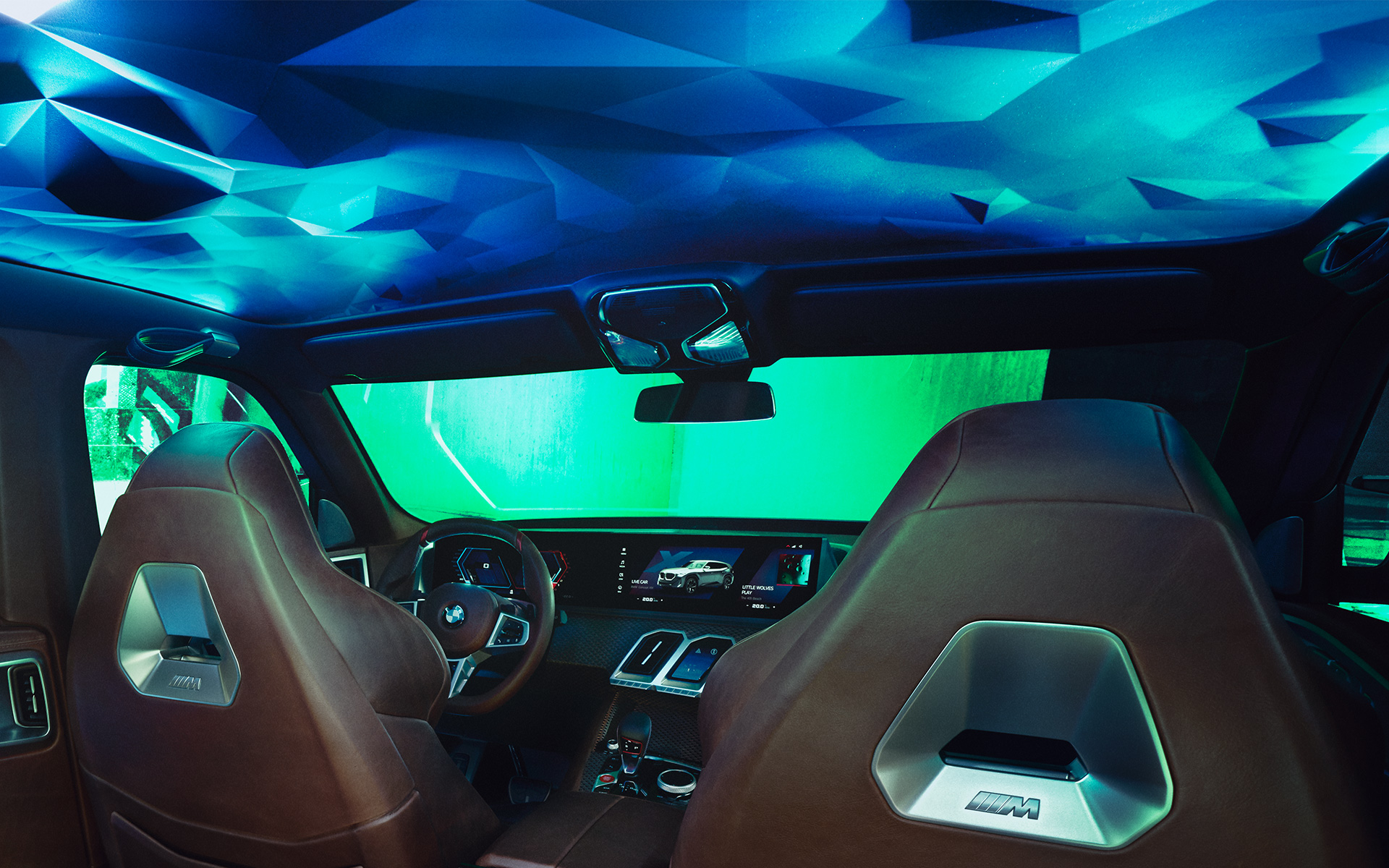 BMW Concept XM (G09) kupé sett fra siden nærbilde innertak BMW Concept XM (G09) kupé sett fra siden nærbilde innertak