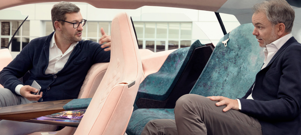 Adrian van Hooydonk i BMW Vision iNEXT BMW-designer og Adrian van Hooydonk i BMW Vision iNEXT