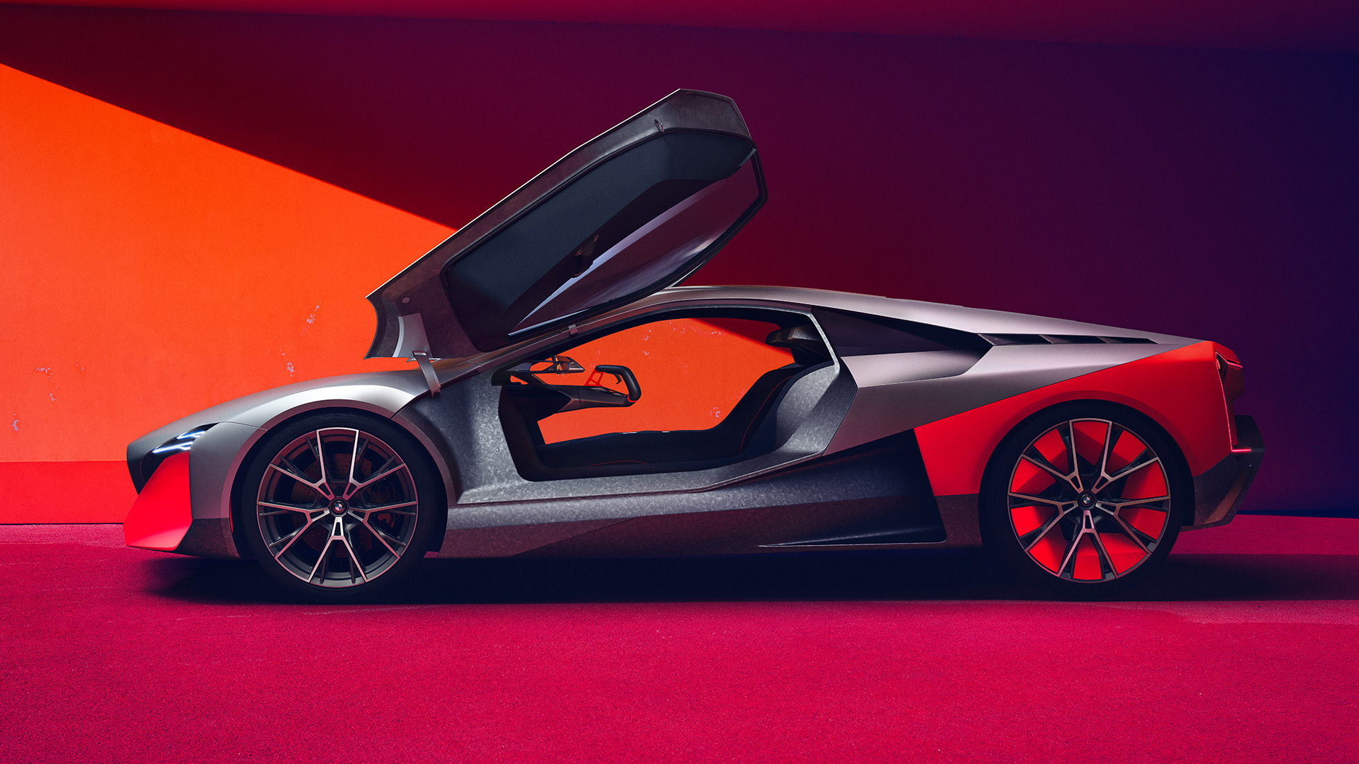 BMW Vision M NEXT, sett fra siden BMW Vision M NEXT, sett fra siden, stående, åpne vingedører