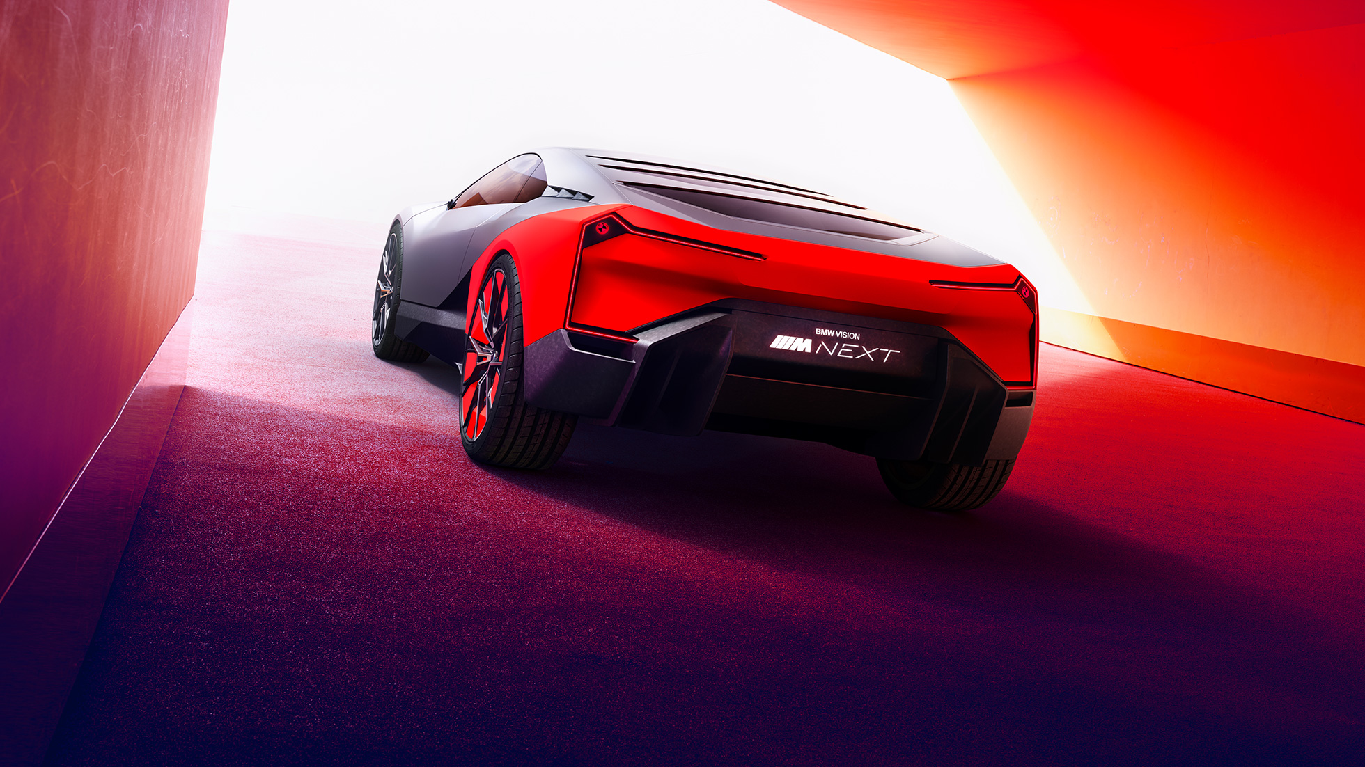 BMW Vision M NEXT, sett bakfra BMW Vision M NEXT, sett skrått bakfra, hofmeisterknekk