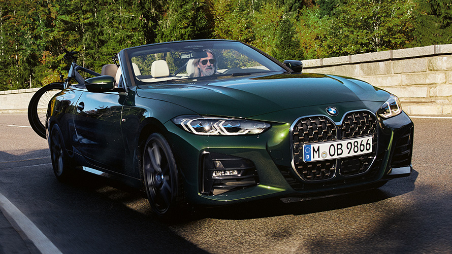 BMW Komplettsommerhjul på BMW 4-serie Cabriolet (G23) i solfylte omgivelser BMW Komplettsommerhjul på BMW 4-serie Cabriolet (G23) i solfylte omgivelser