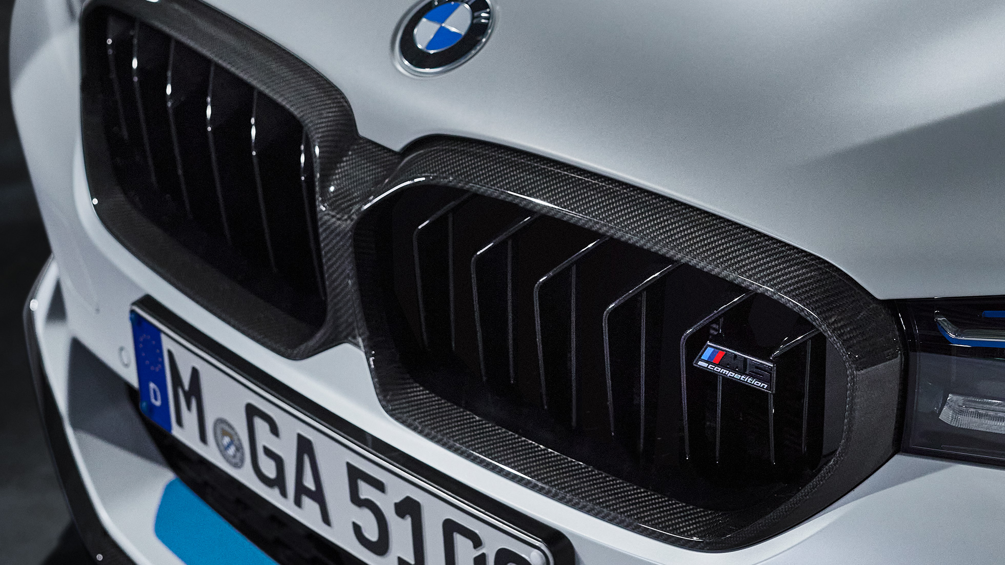 M Performance dekorgrill i karbonfiber nærbilde BMW M Performance Parts M Performance dekorgrill i karbonfiber nærbilde