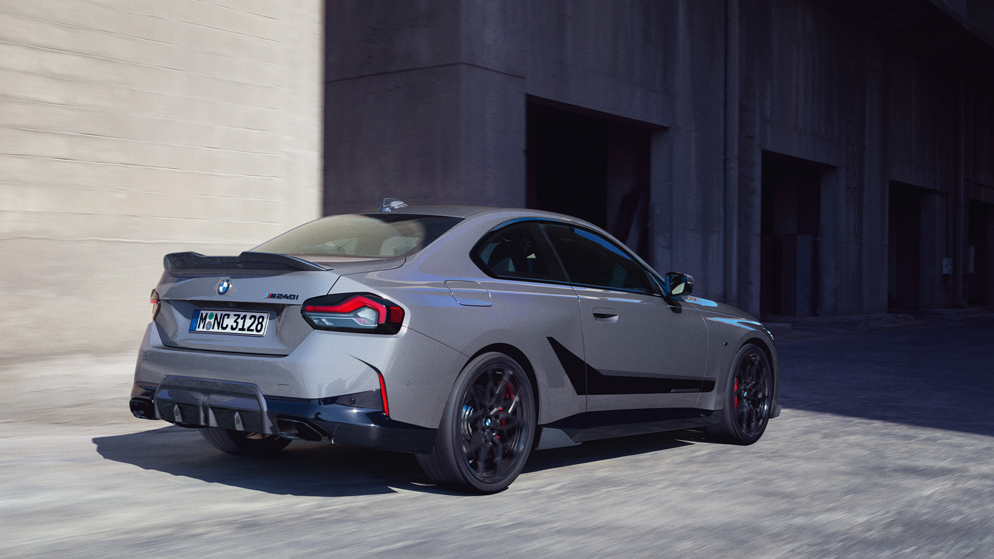 BMW 2-serie Coupé G42 sett skrått bakfra BMW M Performance Parts BMW 2-serie Coupé G42 sett skrått bakfra