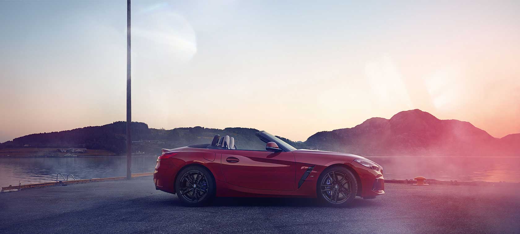 BMW Z4 Roadster på tur i fjellandskap BMW Z4 Roadster på tur i fjellandskap