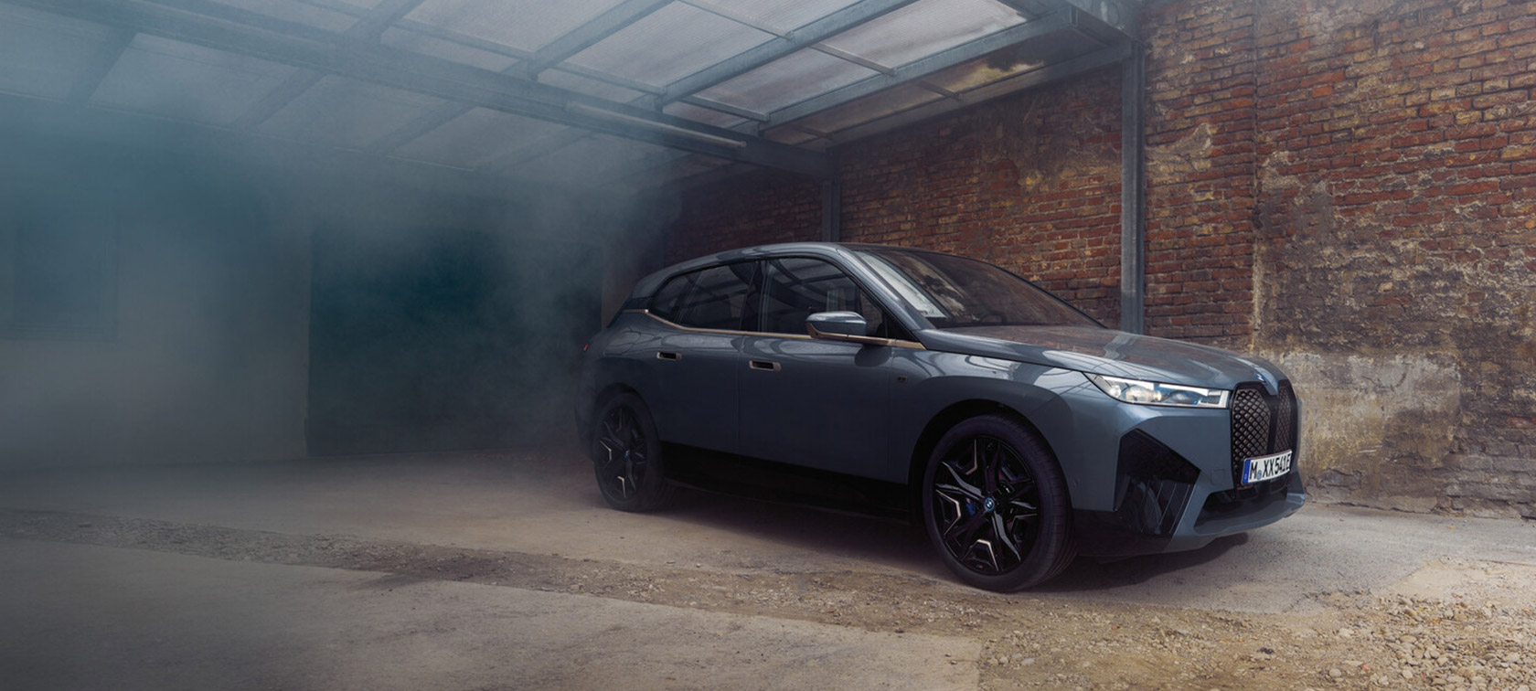 BMW iX M60 i20 2022 elektrisk SUV Oksidgrå metallic sett forfra 