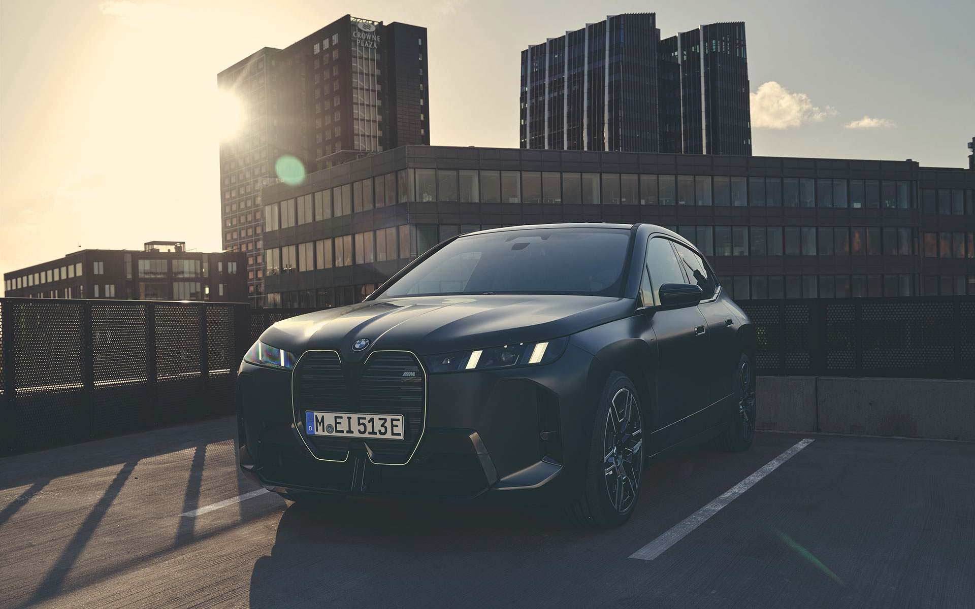BMW iX M70