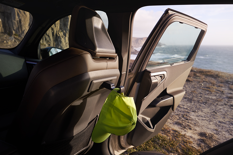 BMW Universalkrok for Travel & Comfort System BMW Original vår- og sommertilbehør BMW universal hook for Travel & Comfort System Original BMW Accessories for spring and summer