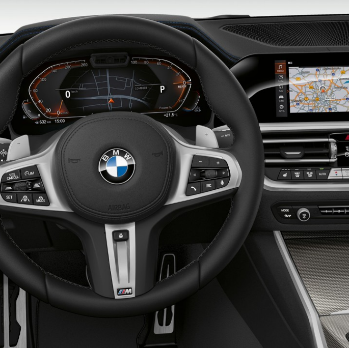 Førerplassen i BMW 3-serie Sedan som Modell Sport Line. Nærbilde av førerplassen i BMW 3-serie Sedan med Modell Sport Line utstyr.