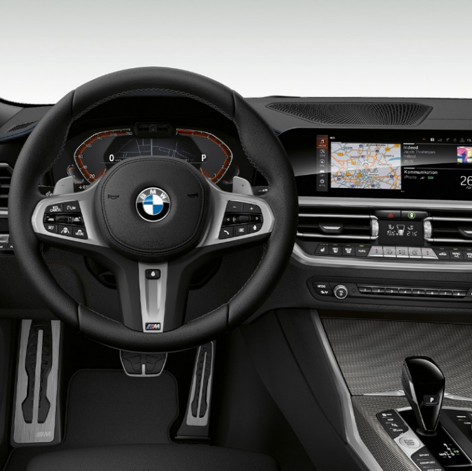 Førerplassen i BMW 3-serie Sedan som Modell M Sport. Nærbilde av førerplassen i BMW 3-serie Sedan med Modell M Sport utstyr.