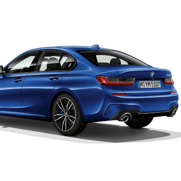 Hekken på BMW 3-serie Sedan som Modell M Sport. BMW 3-serie Sedan med Modell M Sport utstyr sett skrått bakfra.