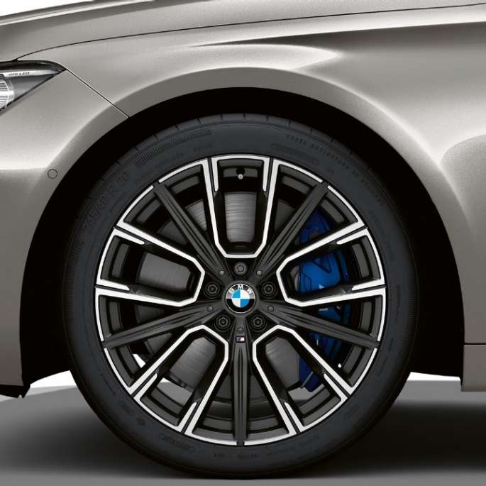 Felgene på BMW 7-serie Sedan med M Sportspakke BMW 7-serie Sedan med M Sportspakke: Nærbilde av felgene