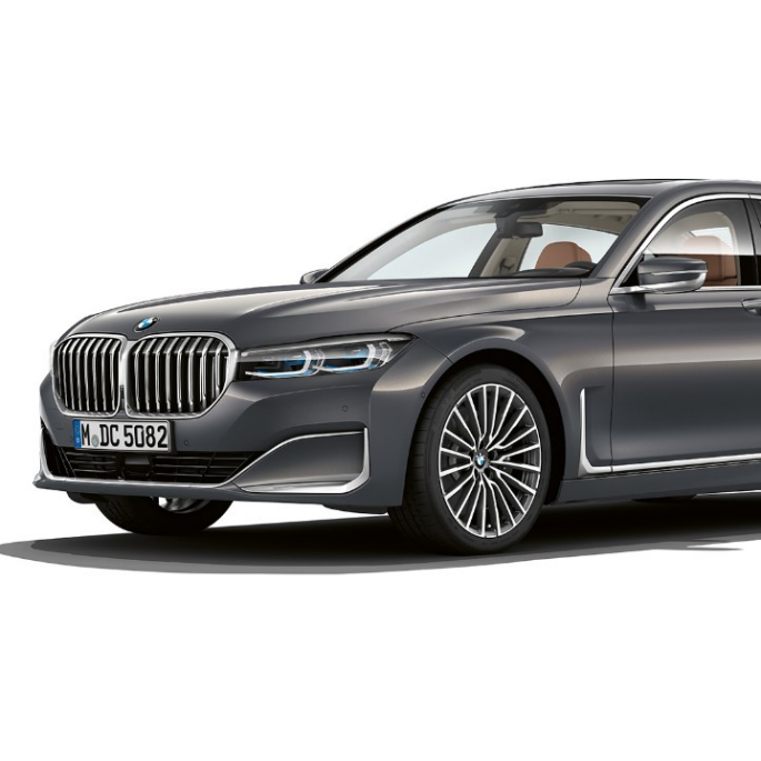 BMW 7-serie Sedan med Pure Excellence utvendig design sett skrått forfra Grå BMW 7-serie Sedan med Pure Excellence utvendig design sett skrått forfra