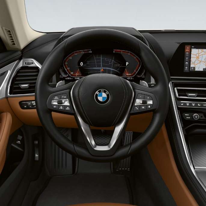 BMW 8-serie Coupé, førerplass, interiørlister i mørk aluminium med “nettingeffekt”.