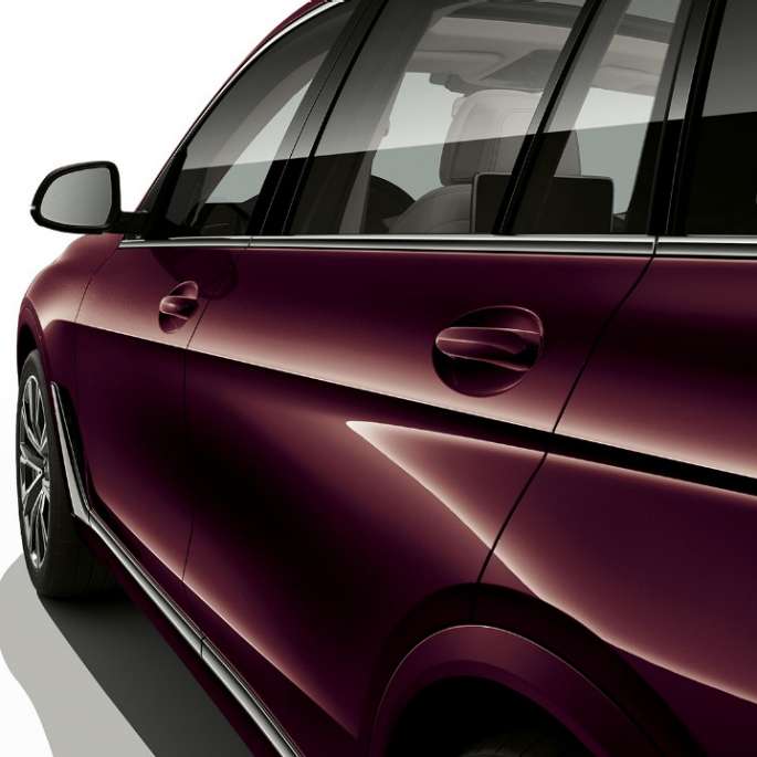 BMW Individual X7 xDrive 40i sett fra siden BMW Individual X7 xDrive 40i sett fra siden